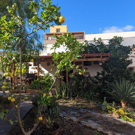 Casa Roberta Agua Lägenhet Arona  Exteriör bild